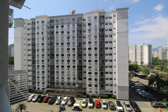 Sala - Vista de apartamento para alugar com 2 quartos, 50m² em Barra Olímpica, Rio de Janeiro