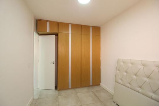 Quarto 2 de apartamento para alugar com 2 quartos, 50m² em Barra Olímpica, Rio de Janeiro