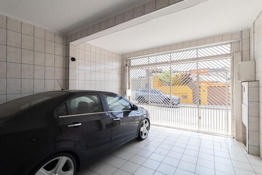 Garagem de casa à venda com 3 quartos, 140m² em Vila Nhocuné, São Paulo