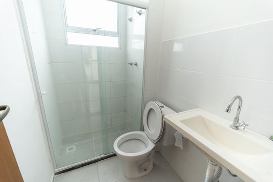 Banheiro de apartamento à venda com 2 quartos, 42m² em Campo Grande, Rio de Janeiro