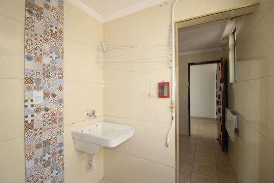 Área de Serviço de apartamento para alugar com 2 quartos, 57m² em Conjunto Residencial José Bonifácio, São Paulo