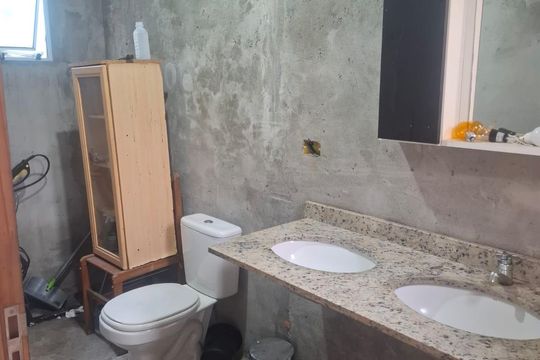 Banheiro 1 de casa à venda com 2 quartos, 146m² em Parque Sao Vicente, Mauá