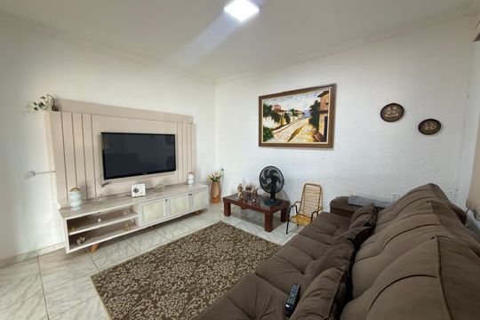 Casa à venda com 6 quartos, 774m² em Colônia Agrícola Arniqueira, Brasília