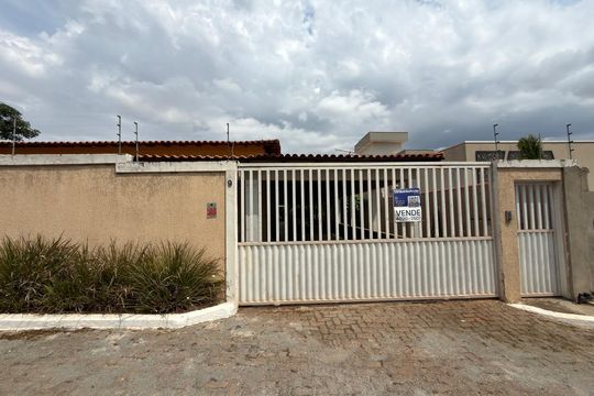 Casa à venda com 6 quartos, 774m² em Colônia Agrícola Arniqueira, Brasília
