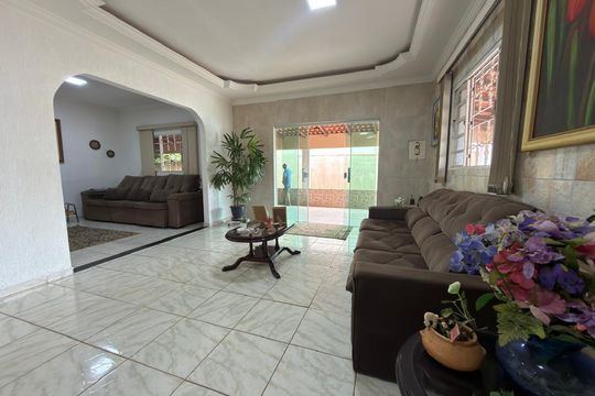 Casa à venda com 6 quartos, 774m² em Colônia Agrícola Arniqueira, Brasília