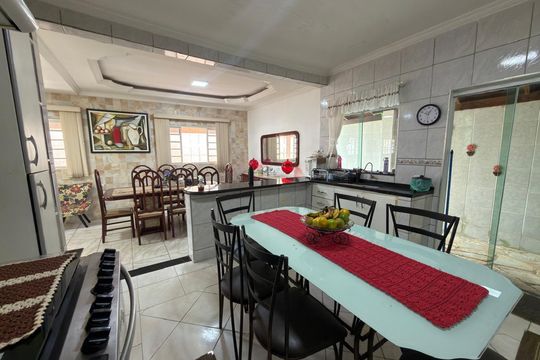 Casa à venda com 6 quartos, 774m² em Colônia Agrícola Arniqueira, Brasília