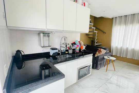 Cozinha de casa de condomínio para alugar com 2 quartos, 50m² em Chácara Rincão, Cotia