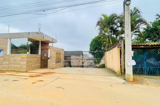 Fachada com placa de casa de condomínio para alugar com 2 quartos, 50m² em Chácara Rincão, Cotia
