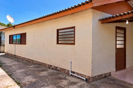 Área externa de casa para alugar com 2 quartos, 75m² em Barnabé, Gravataí