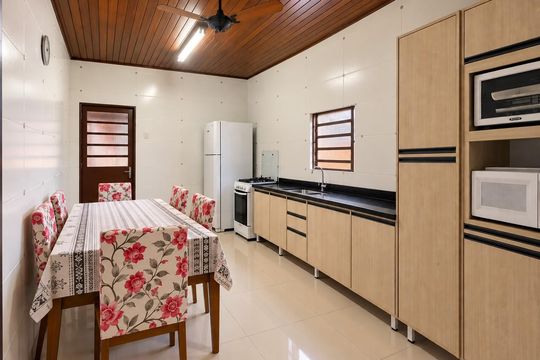 Cozinha de casa para alugar com 2 quartos, 75m² em Barnabé, Gravataí