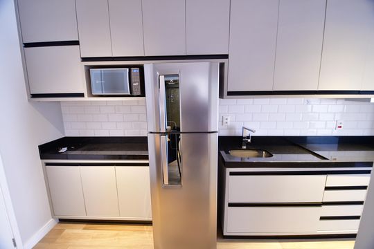 Cozinha de apartamento para alugar com 1 quarto, 40m² em Cambuí, Campinas