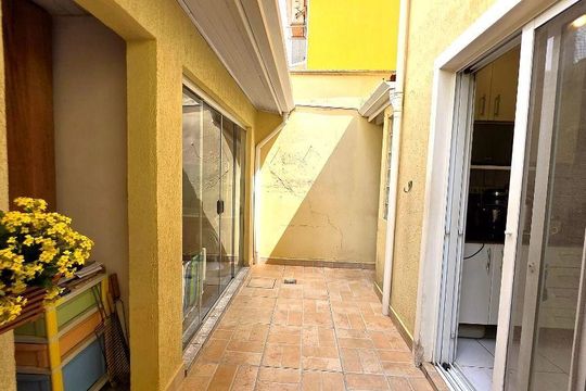 FOTO de casa à venda com 3 quartos, 228m² em Jardim Lucia, São Paulo