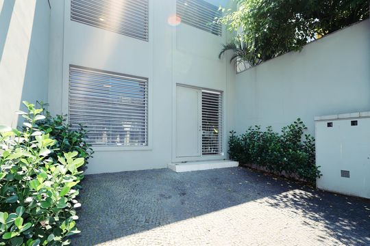 Fachada de casa para alugar com 3 quartos, 165m² em Vila Clementino, São Paulo