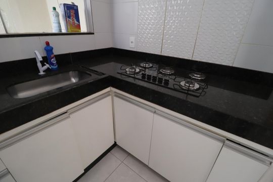 Cozinha de casa para alugar com 2 quartos, 70m² em Jardim Ipanema, Uberlândia