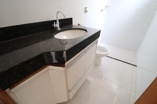 Banheiro Social de casa para alugar com 2 quartos, 70m² em Jardim Ipanema, Uberlândia