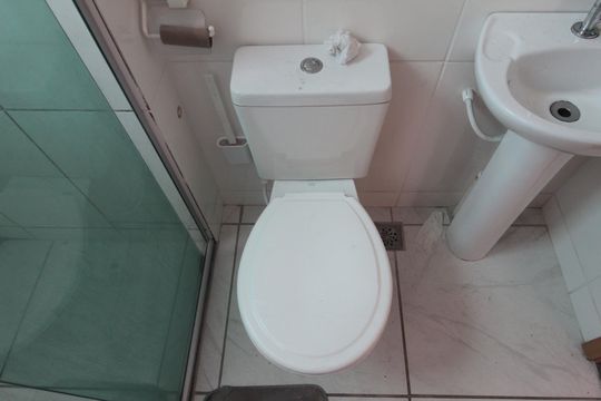 Banheiro Social de apartamento para alugar com 2 quartos, 43m² em Jardim Itau, Belo Horizonte