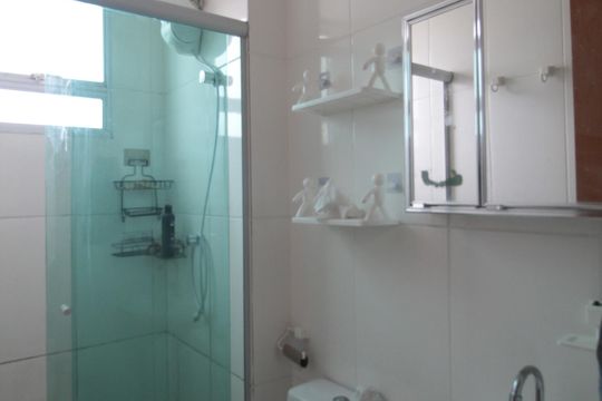 Banheiro Social de apartamento para alugar com 2 quartos, 43m² em Jardim Itau, Belo Horizonte
