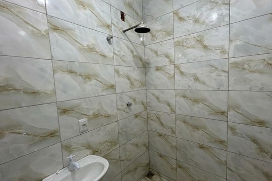 Banheiro de casa para alugar com 2 quartos, 70m² em Praça Seca, Rio de Janeiro