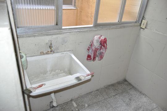 Área de serviço de apartamento para alugar com 2 quartos, 70m² em Del Castilho, Rio de Janeiro