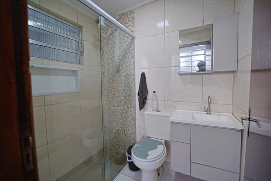 Banheiro de casa para alugar com 3 quartos, 60m² em Vila Ré, São Paulo