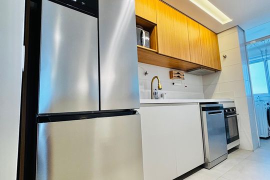 Cozinha de apartamento para alugar com 2 quartos, 78m² em Empresarial 18 do Forte, Barueri