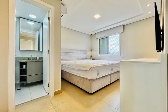 Suíte de apartamento para alugar com 2 quartos, 78m² em Empresarial 18 do Forte, Barueri