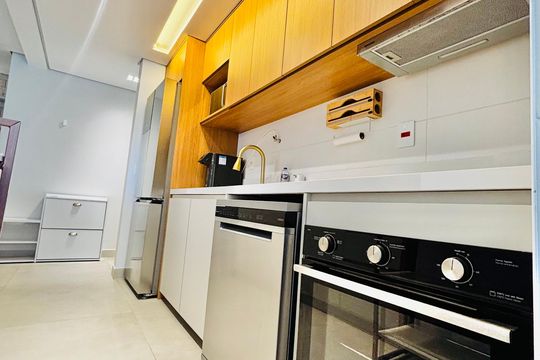 Cozinha de apartamento para alugar com 2 quartos, 78m² em Empresarial 18 do Forte, Barueri