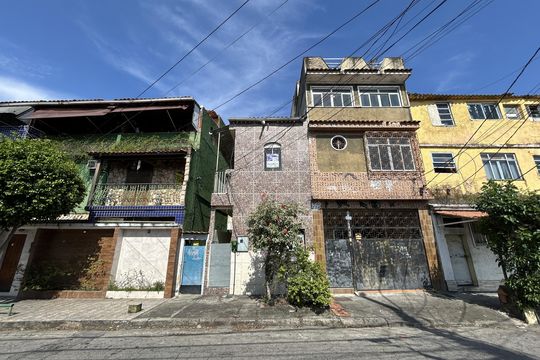 Fachada + placa de casa para alugar com 1 quarto, 44m² em Marechal Hermes, Rio de Janeiro