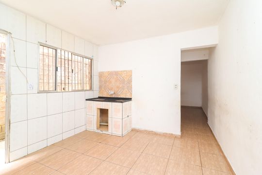 Cozinha de casa para alugar com 1 quarto, 125m² em Jardim Dona Deolinda, São Paulo