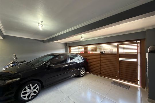 Garagem de casa à venda com 3 quartos, 141m² em Alto Industrial, São Bernardo do Campo