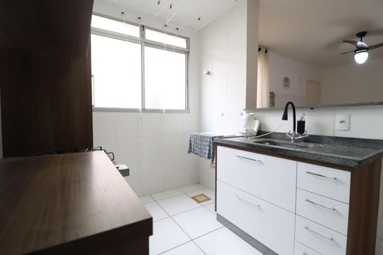 Cozinha de apartamento para alugar com 2 quartos, 44m² em Chácaras Tubalina E Quartel, Uberlândia