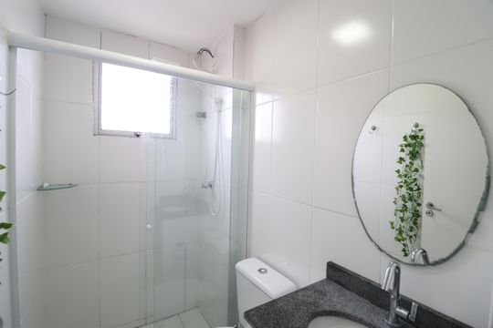 Banheiro Social de apartamento para alugar com 2 quartos, 44m² em Chácaras Tubalina E Quartel, Uberlândia