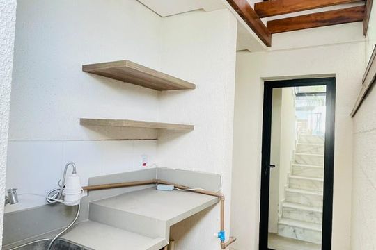 Área de serviço de casa de condomínio para alugar com 4 quartos, 155m² em Parque Rincao, Cotia