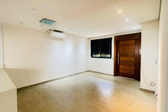 Casa de Condomínio para alugar com 4 quartos, 155m² em Parque Rincao, Cotia
