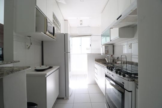 Cozinha de apartamento para alugar com 2 quartos, 65m² em Santa Mônica, Uberlândia