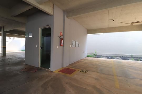 Garagem de apartamento para alugar com 2 quartos, 65m² em Santa Mônica, Uberlândia