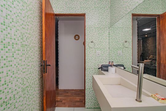 Banheiro Social de casa à venda com 3 quartos, 73m² em Morro Santana, Porto Alegre