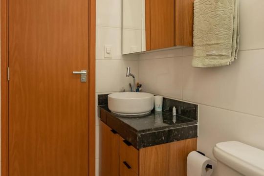 Banheiro social de apartamento para alugar com 2 quartos, 54m² em São Gotardo, Belo Horizonte