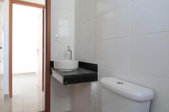 Banheiro social de apartamento para alugar com 2 quartos, 54m² em São Gotardo, Belo Horizonte