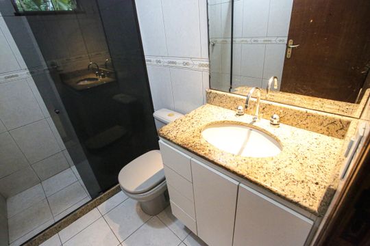 Banheiro da Suíte de casa para alugar com 3 quartos, 100m² em Taquara, Rio de Janeiro