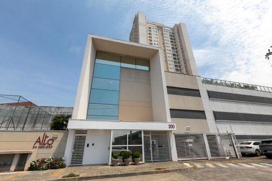 FACHADA DO PRÉDIO de apartamento para alugar com 2 quartos, 60m² em Ponte Preta, Campinas