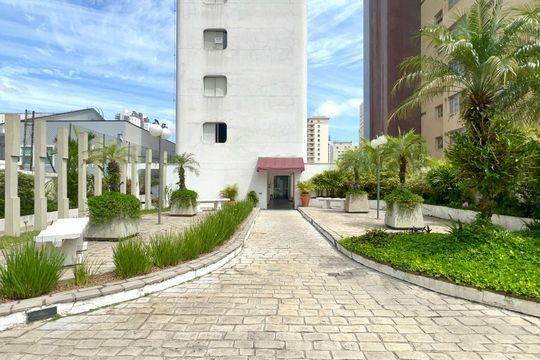 Entrada de apartamento à venda com 3 quartos, 100m² em Pinheiros, São Paulo