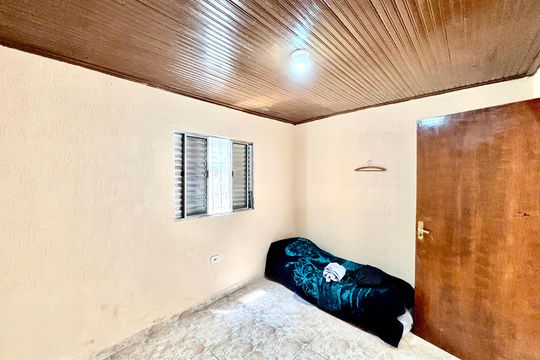 Quarto 1 de casa para alugar com 2 quartos, 70m² em Parque Guaianazes, São Paulo
