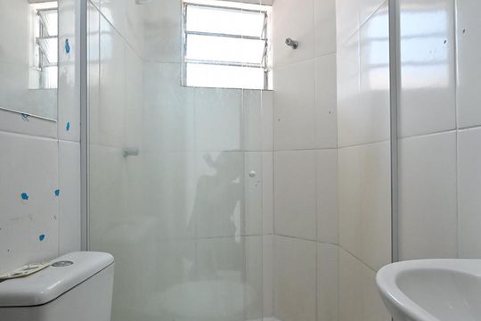 Banheiro de apartamento para alugar com 1 quarto, 57m² em Parque Reboucas, São Paulo
