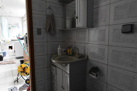 Banheiro 2 de casa para alugar com 3 quartos, 100m² em Pinheirinho, Curitiba