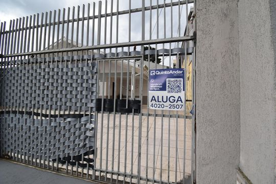 Placa de casa para alugar com 3 quartos, 100m² em Pinheirinho, Curitiba