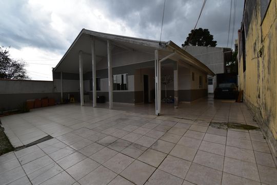 Quintal de casa para alugar com 3 quartos, 100m² em Pinheirinho, Curitiba