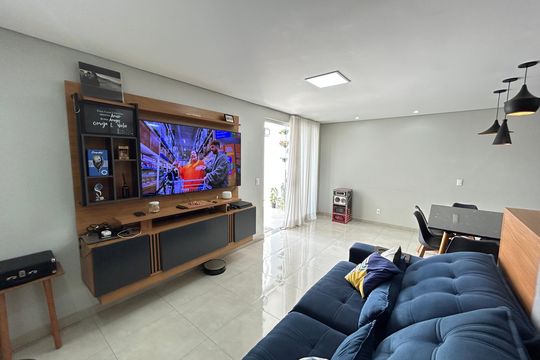Casa à venda com 2 quartos, 180m² em Nacional, Contagem