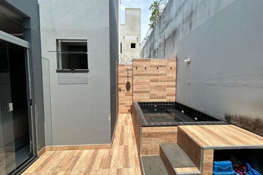 Casa à venda com 2 quartos, 180m² em Nacional, Contagem