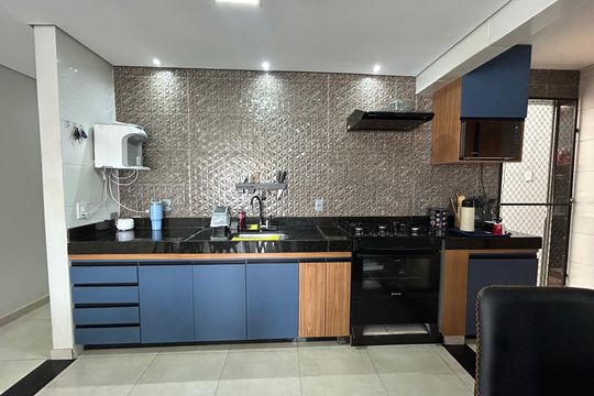 Casa à venda com 2 quartos, 180m² em Nacional, Contagem